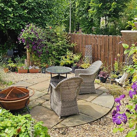 Beautiful Self Contained Apartment With Garden غلاسغو المظهر الخارجي الصورة